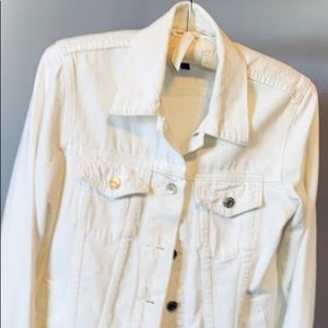Great for Spring!! GAP white jean jacket